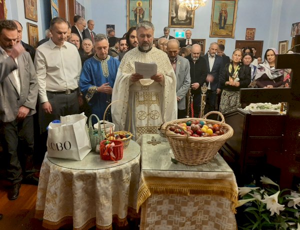 Васкршње јутрење и поноћна Литургија у Цркви Светог Саве у Торонту