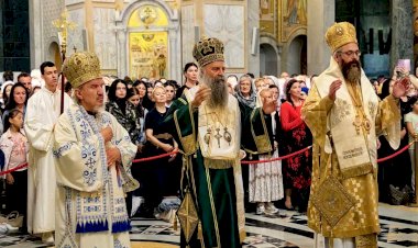Митрополит Митрофан на Педесетницу богослужио у Храму Светог Саве пред Појасом Пресвете Богородице