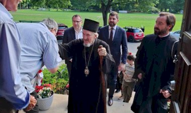Metropolitan Mitrofan and Ambassador Tomasevic Visited the Vidovdan Exhibition "Golden Serbs – My World, My Colors" in Montreal