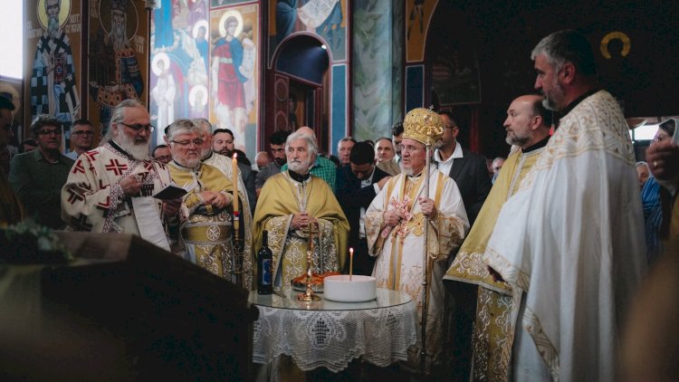 Holy Hierarchical Liturgy in Mississauga (photo gallery)